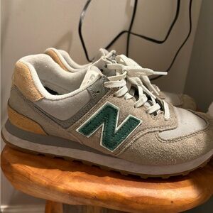 Unisex New Balance 574 Size 6.5
